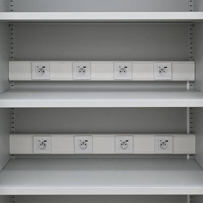 Stahl-Steckdosenschrank für Akkugeräte | 920 × 500 × 1960 mm | 4/8 Steckdosen