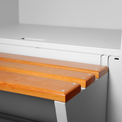 Metallspind mit Sitzbank und Klappbox