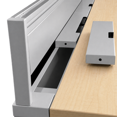 Schreibtisch mit 4 Schubladen und Orgaleiste – Gestell Weißaluminium